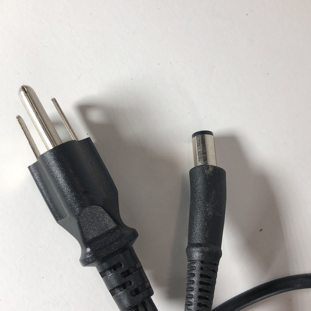 HP AC Adapter - Picture 3 of 3
